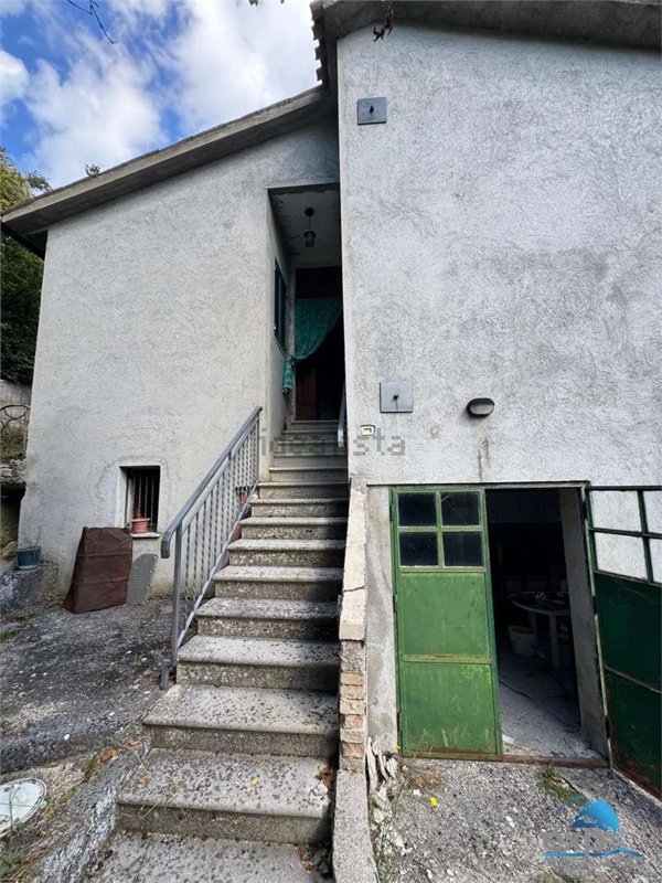 casa indipendente in vendita a Foligno in zona Cantagalli