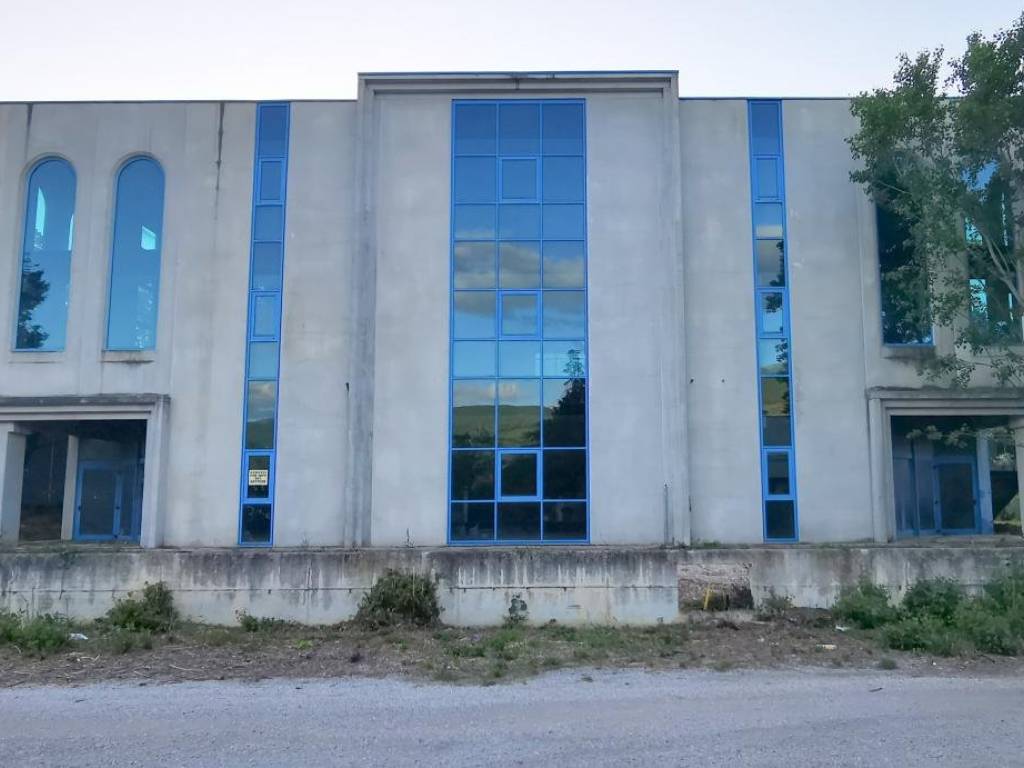 locale commerciale in vendita a Foligno in zona San Giovanni Profiamma