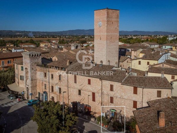 locale commerciale in vendita a Foligno in zona Sant'Eraclio