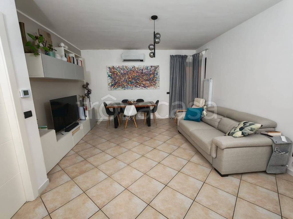 appartamento in vendita a Foligno in zona Sterpete