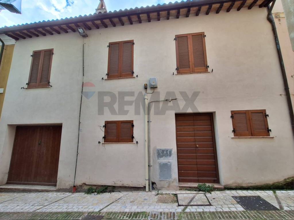 casa indipendente in vendita a Foligno in zona Scanzano