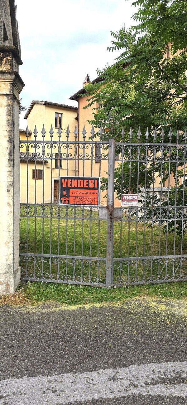 appartamento in vendita a Foligno in zona Vescia