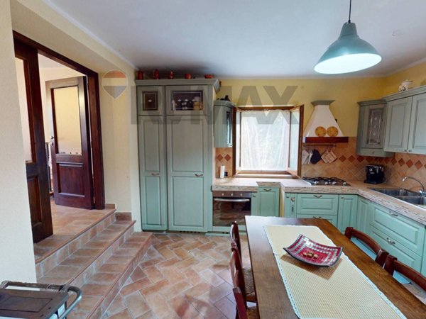 casa indipendente in vendita a Foligno in zona Cancelli