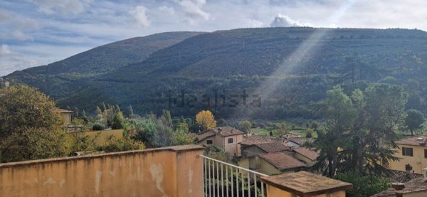 casa indipendente in vendita a Foligno in zona Scanzano