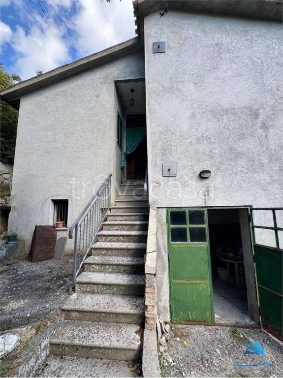 casa indipendente in vendita a Foligno in zona Rasiglia