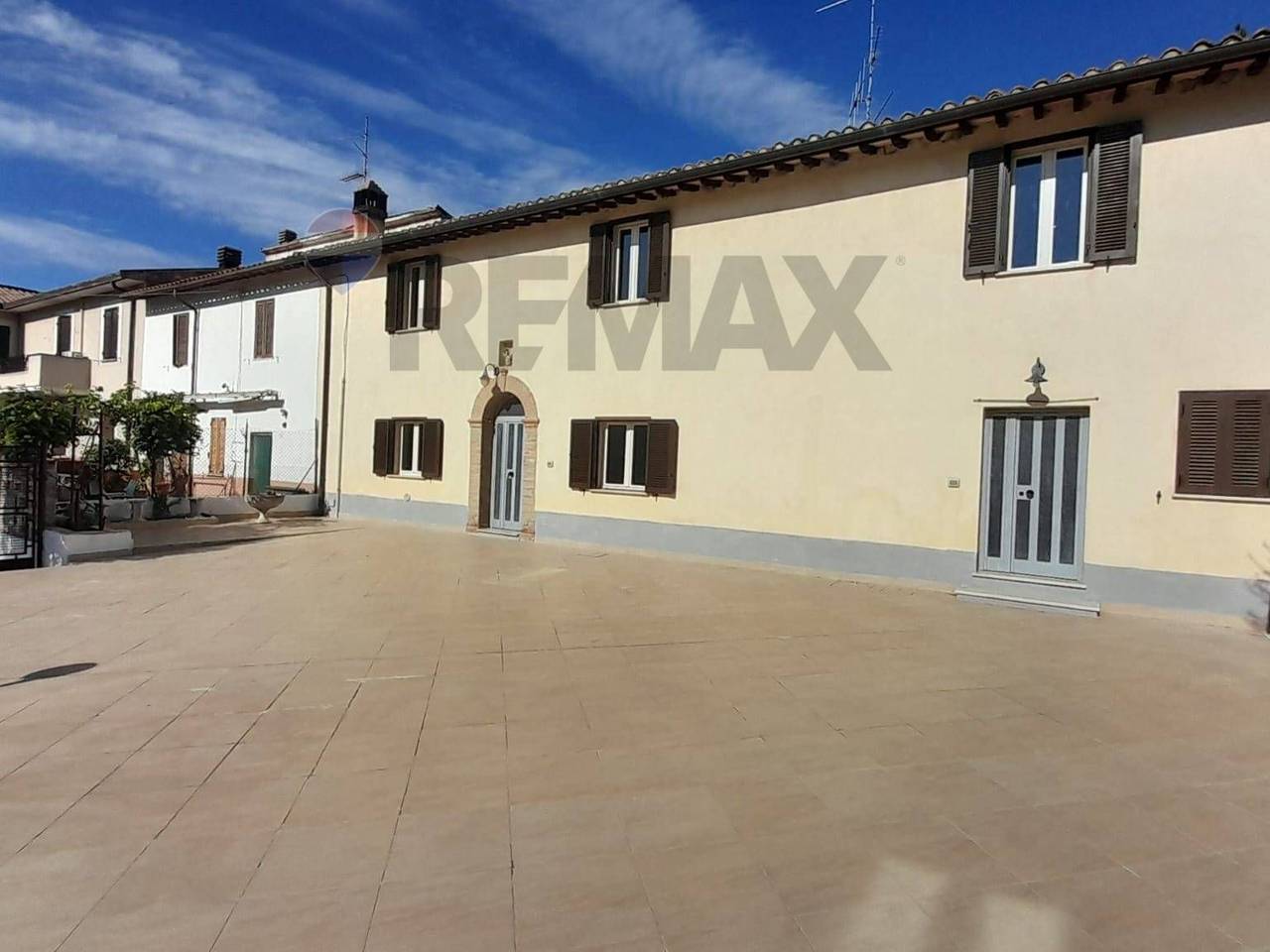 casa indipendente in vendita a Foligno in zona San Giovanni Profiamma