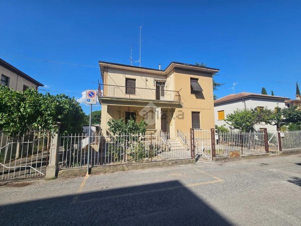 appartamento in vendita a Foligno in zona Sterpete