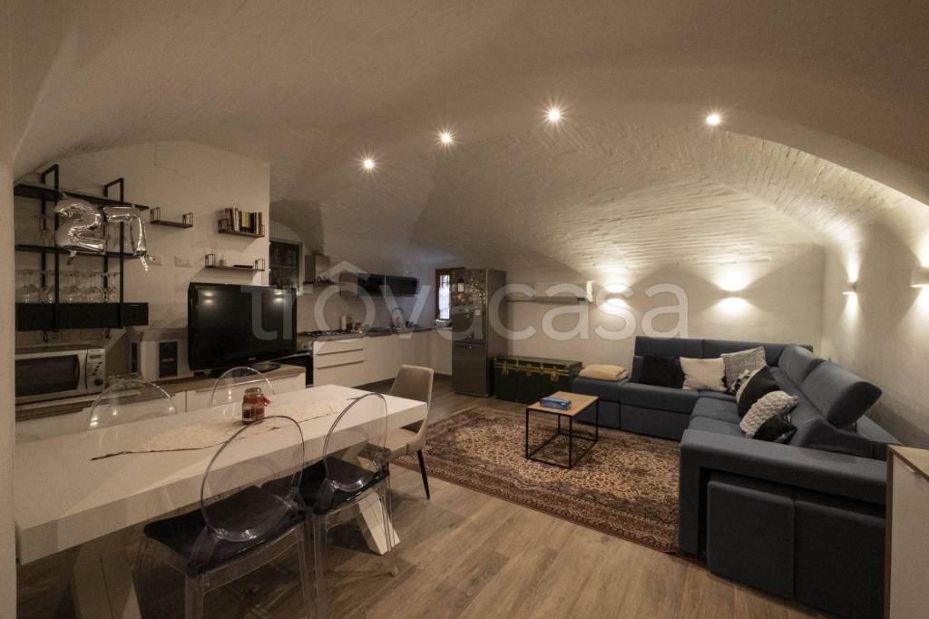 casa indipendente in vendita a Foligno in zona Altolina