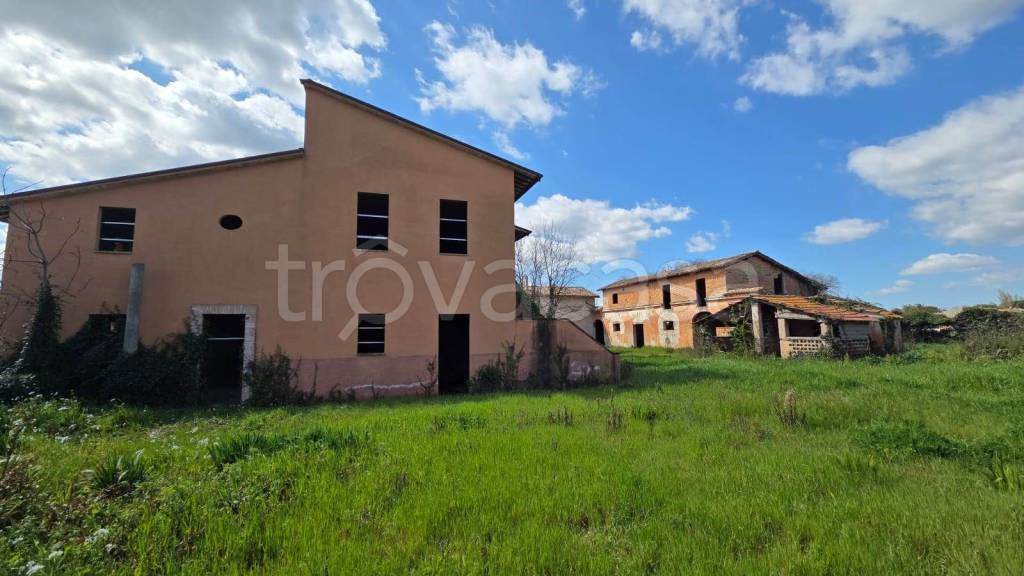 casa indipendente in vendita a Foligno