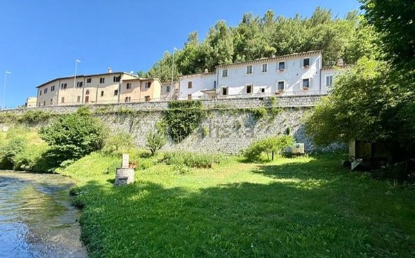 appartamento in vendita a Foligno in zona Casenove