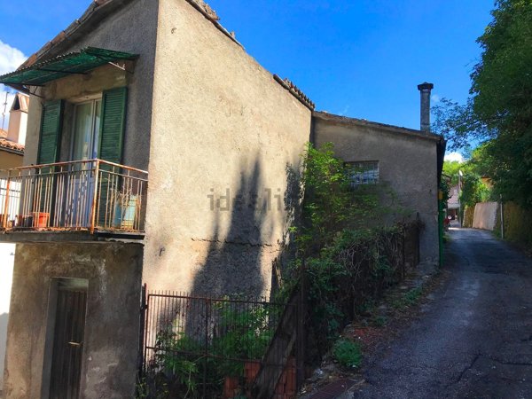 casa indipendente in vendita a Foligno in zona Colfiorito