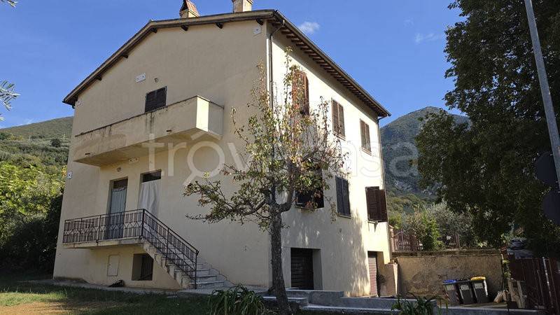 appartamento in vendita a Foligno in zona Altolina