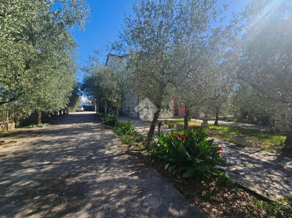 casa indipendente in vendita a Foligno in zona Fiamenga