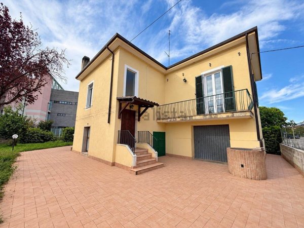appartamento in vendita a Foligno in zona Sterpete