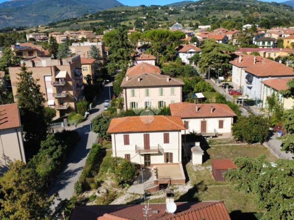 casa indipendente in vendita a Foligno
