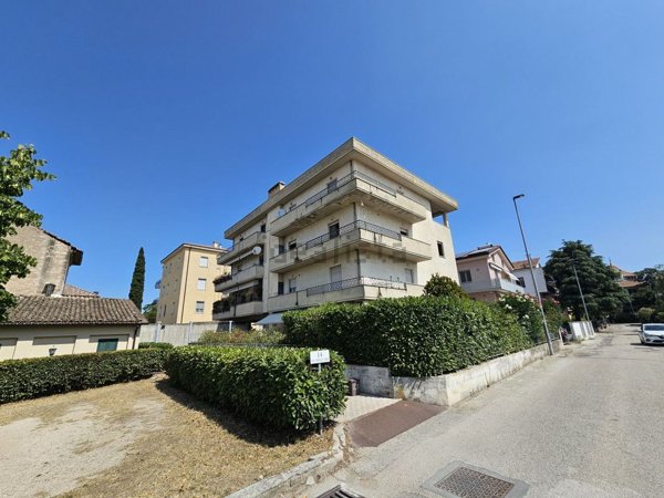 appartamento in vendita a Foligno in zona Sterpete