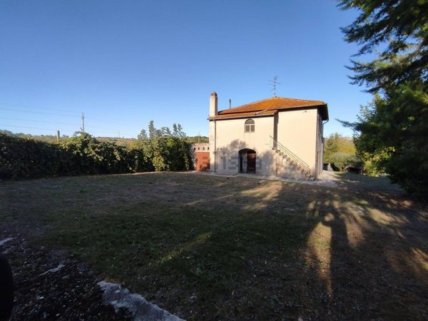 casa indipendente in vendita a Foligno