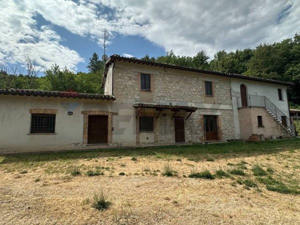 appartamento in vendita a Foligno in zona Pontecentesimo
