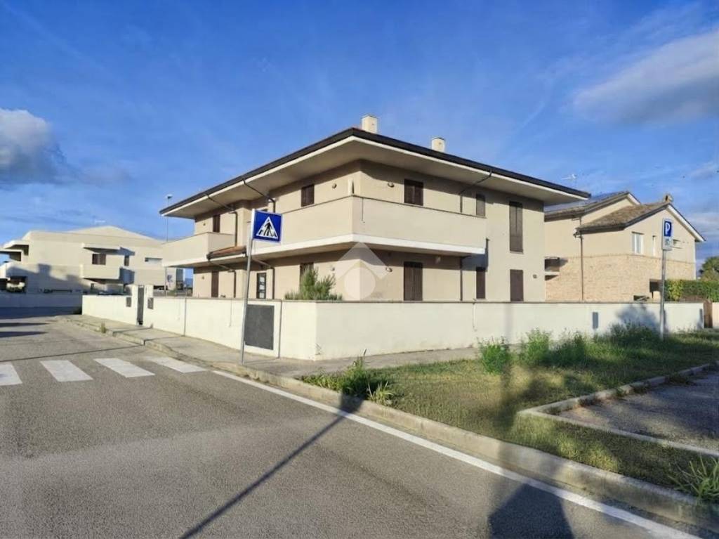 appartamento in vendita a Foligno in zona Paciana