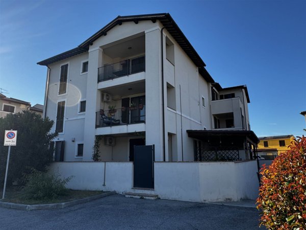 appartamento in vendita a Foligno in zona Sterpete