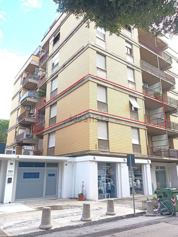 appartamento in vendita a Foligno in zona Sterpete