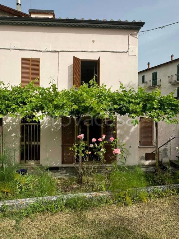 casa indipendente in vendita a Fossato di Vico in zona Purello