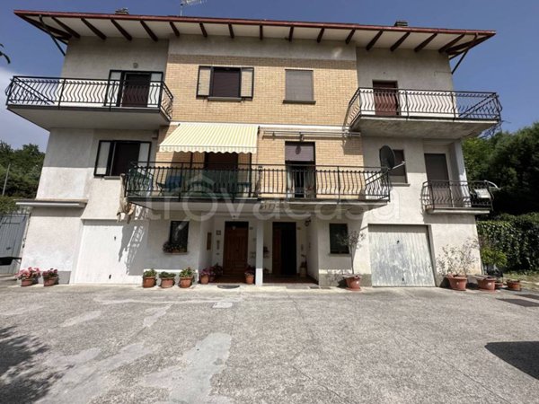 casa indipendente in vendita a Fossato di Vico