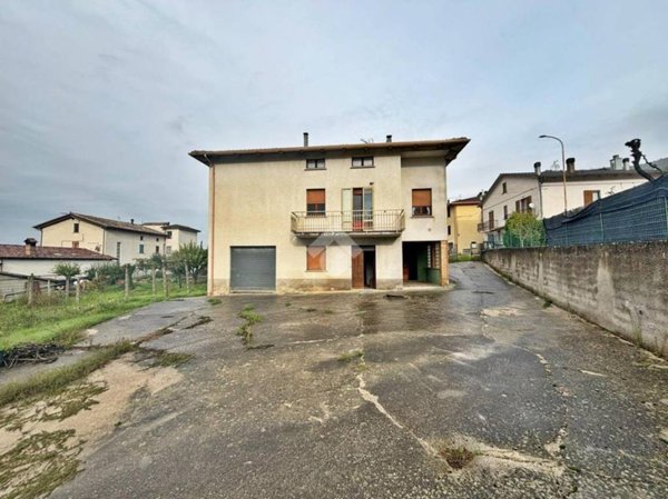casa indipendente in vendita a Fossato di Vico