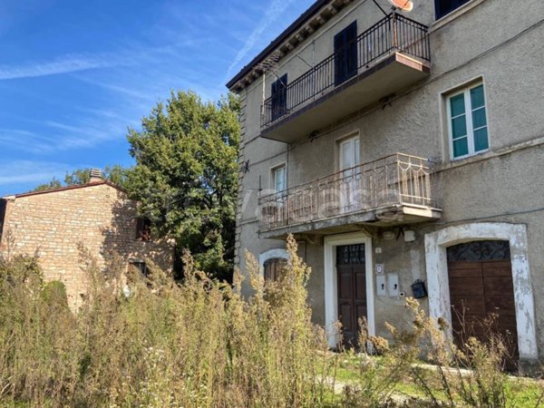 appartamento in vendita a Fossato di Vico in zona Palazzolo