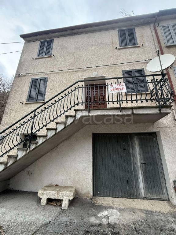 casa indipendente in vendita a Fossato di Vico in zona Purello