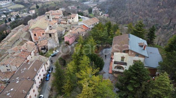casa indipendente in vendita a Fossato di Vico