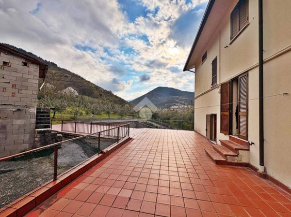 casa indipendente in vendita a Fossato di Vico in zona Purello