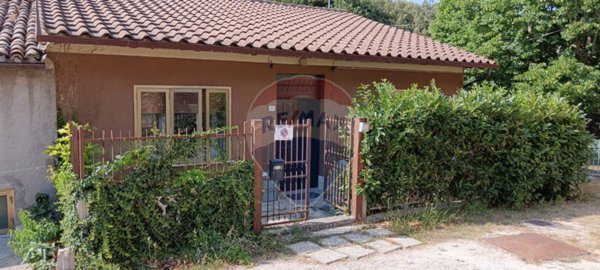 casa indipendente in vendita a Fossato di Vico