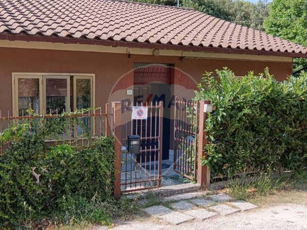 casa indipendente in vendita a Fossato di Vico