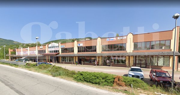 locale commerciale in vendita a Fossato di Vico