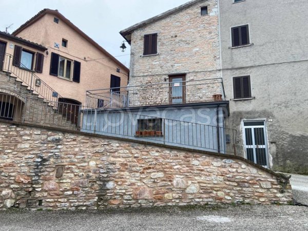 casa indipendente in vendita a Fossato di Vico