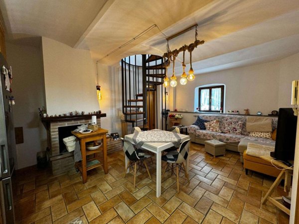 casa indipendente in vendita a Fossato di Vico