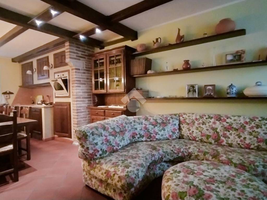 casa indipendente in vendita a Fossato di Vico in zona Osteria del Gatto