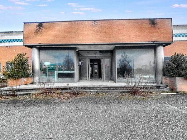 negozio in vendita a Fossato di Vico in zona Osteria del Gatto