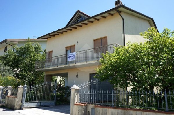 casa indipendente in vendita a Fossato di Vico
