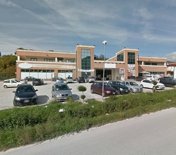 locale commerciale in vendita a Fossato di Vico