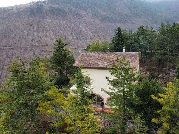 casa indipendente in vendita a Fossato di Vico
