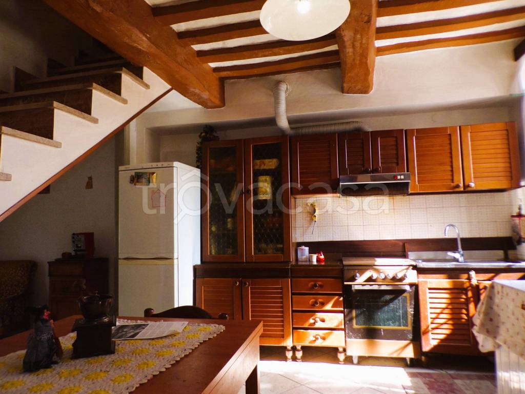 casa indipendente in vendita a Fossato di Vico in zona Palazzolo