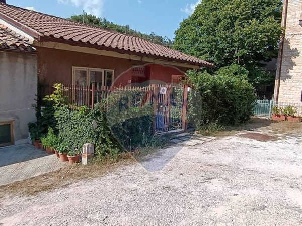 casa indipendente in vendita a Fossato di Vico