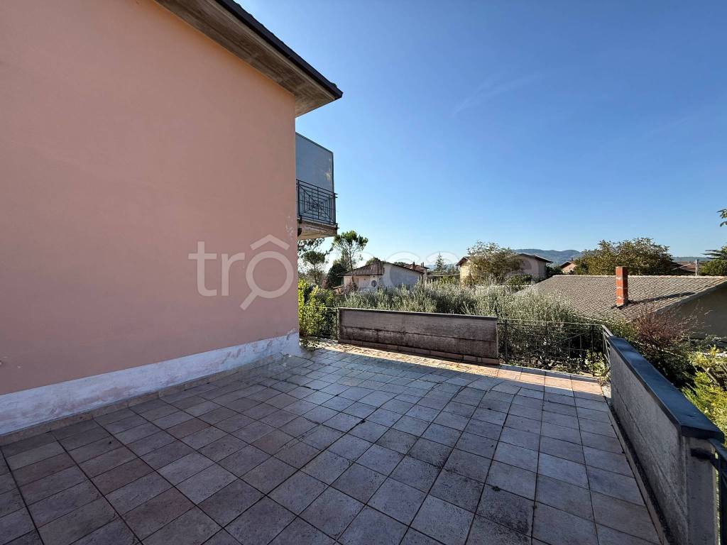 appartamento in vendita a Fossato di Vico in zona Osteria del Gatto