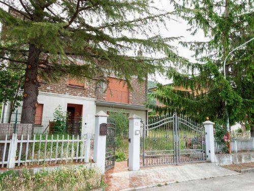 casa indipendente in vendita a Fossato di Vico in zona Osteria del Gatto