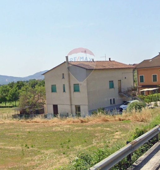 appartamento in vendita a Fossato di Vico in zona Purello