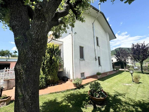 casa indipendente in vendita a Fossato di Vico in zona Purello