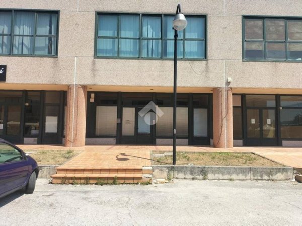 negozio in vendita a Fossato di Vico