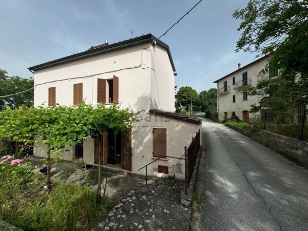 casa indipendente in vendita a Fossato di Vico in zona Purello